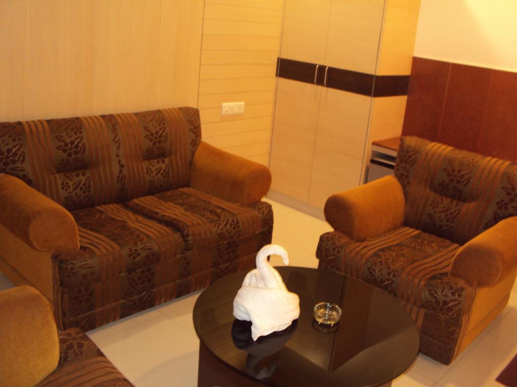 Hotel Mnh Royal Park Palayankottai Exterior photo