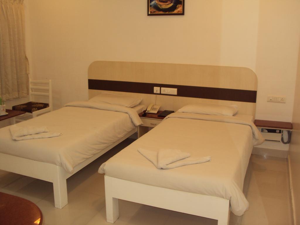 Hotel Mnh Royal Park Palayankottai Exterior photo
