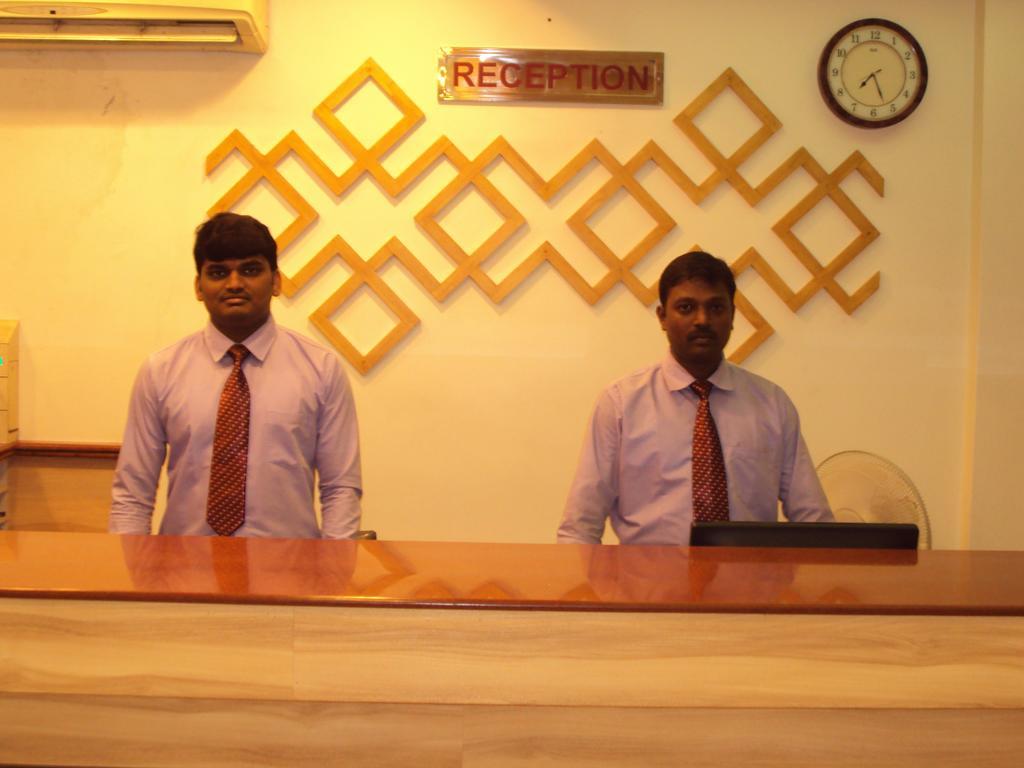 Hotel Mnh Royal Park Palayankottai Exterior photo