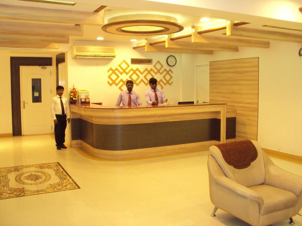 Hotel Mnh Royal Park Palayankottai Exterior photo