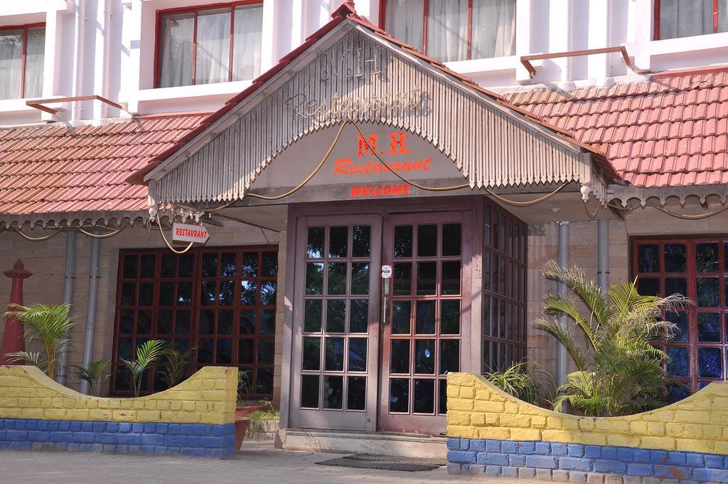 Hotel Mnh Royal Park Palayankottai Exterior photo