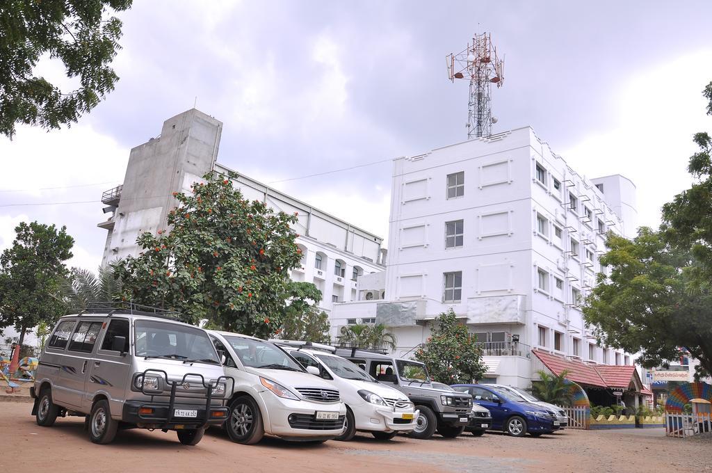Hotel Mnh Royal Park Palayankottai Exterior photo