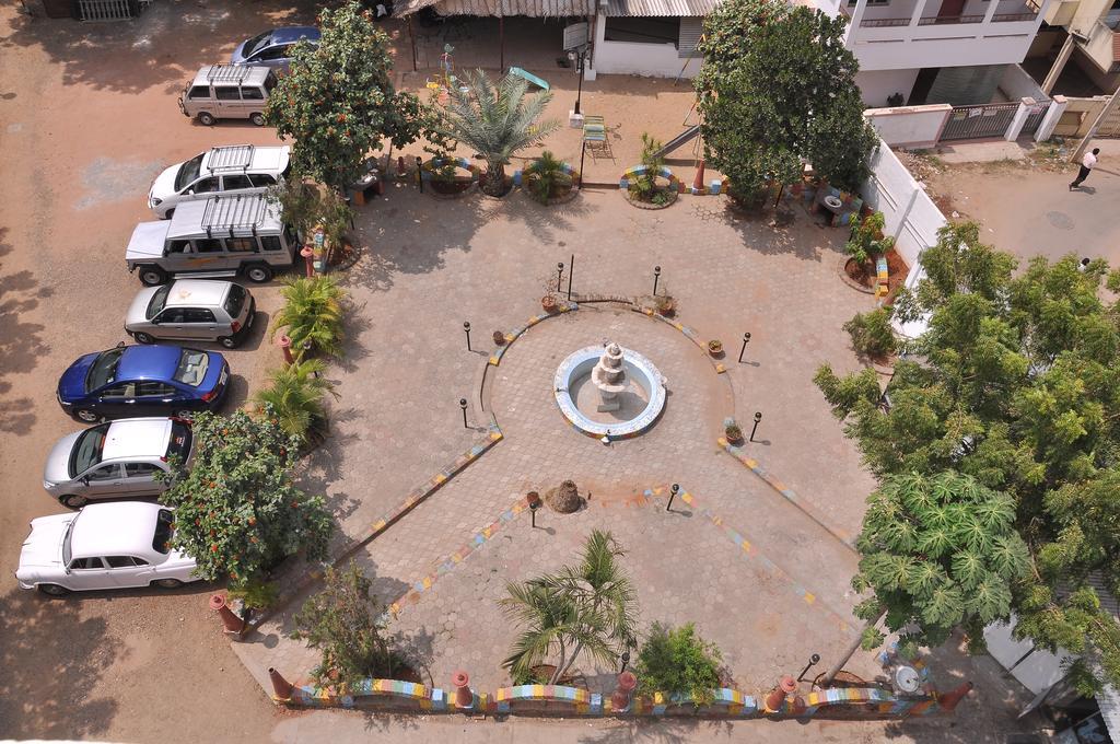 Hotel Mnh Royal Park Palayankottai Exterior photo