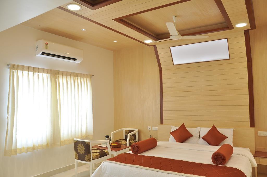 Hotel Mnh Royal Park Palayankottai Exterior photo